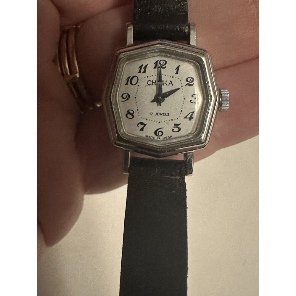 Chaika Vintage Womenโs Wrist Watch USSR 1970โs 17 Jewels